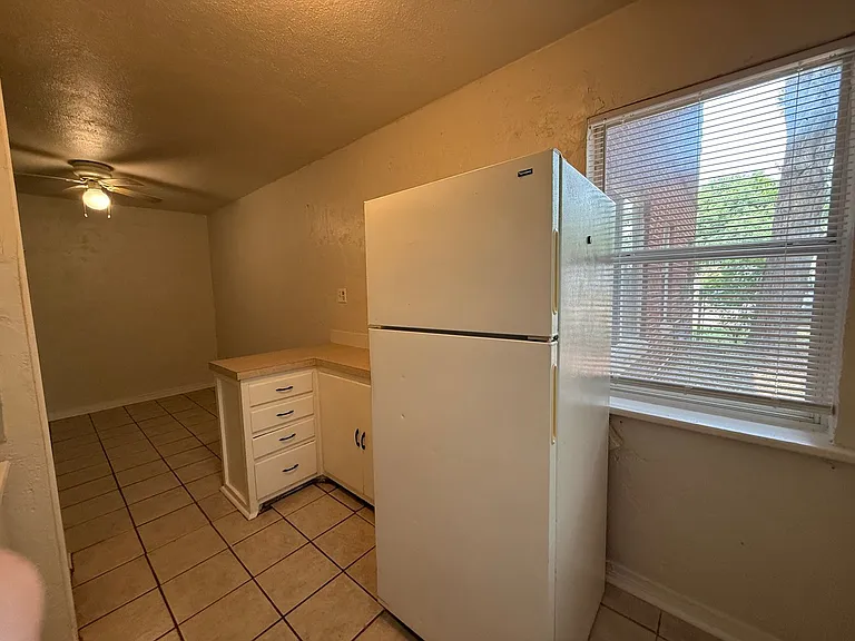 1740 NW 17th St #2 — Photo 8