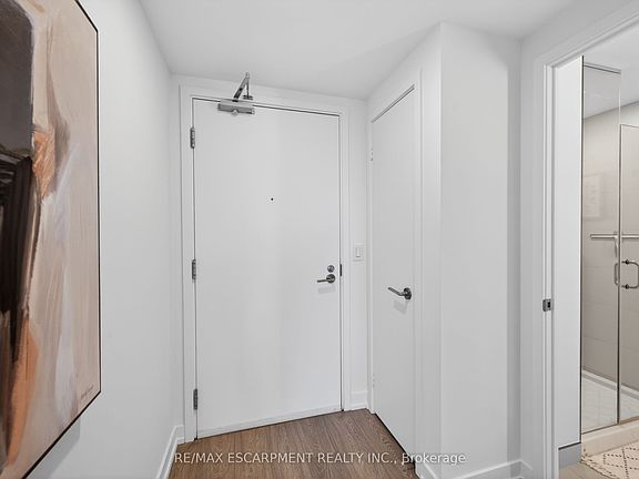 5th image of 19 Western Battery Rd #3108