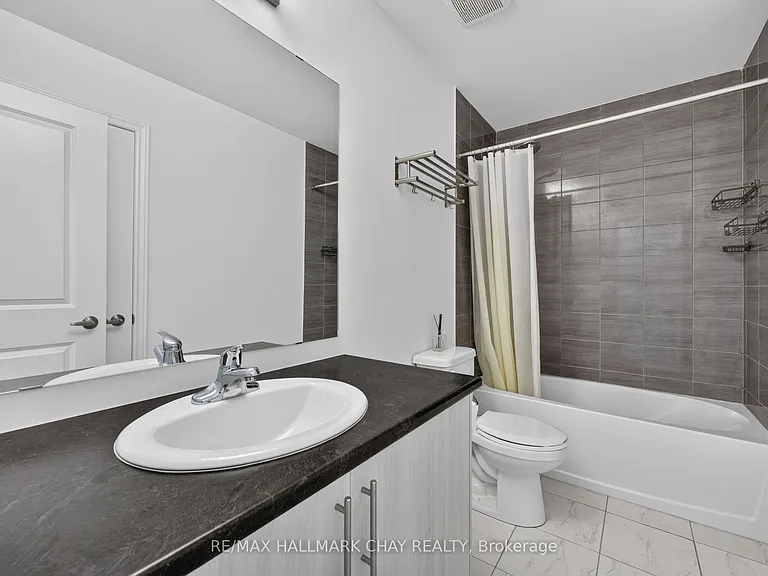 11 Pumpkin Corner Cres — Photo 19