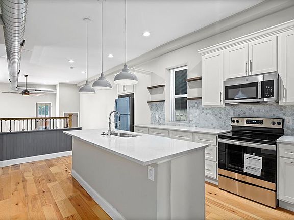 2nd image of 1202 Allen Ave #Penthouse