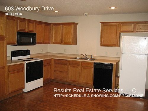 3rd image of 603 NW Woodbury Dr