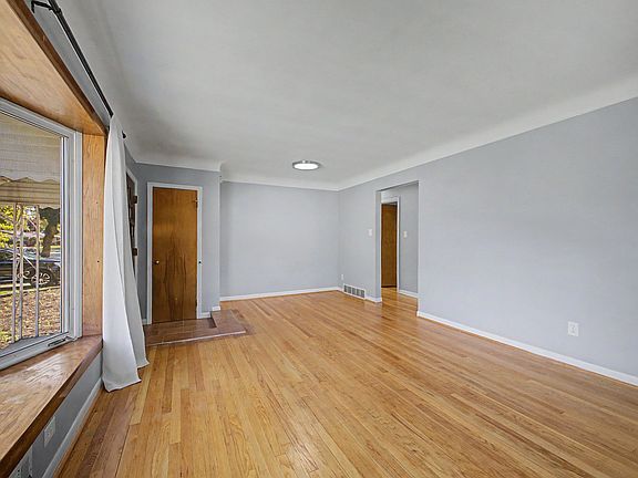 4th image of 1704 Rowland Ave