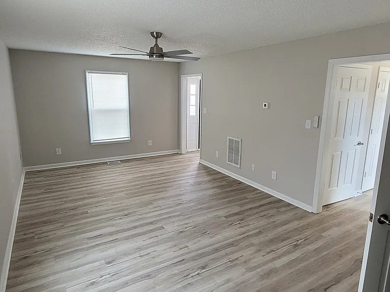 4505 Southern Webbing Mill Rd — Photo 14