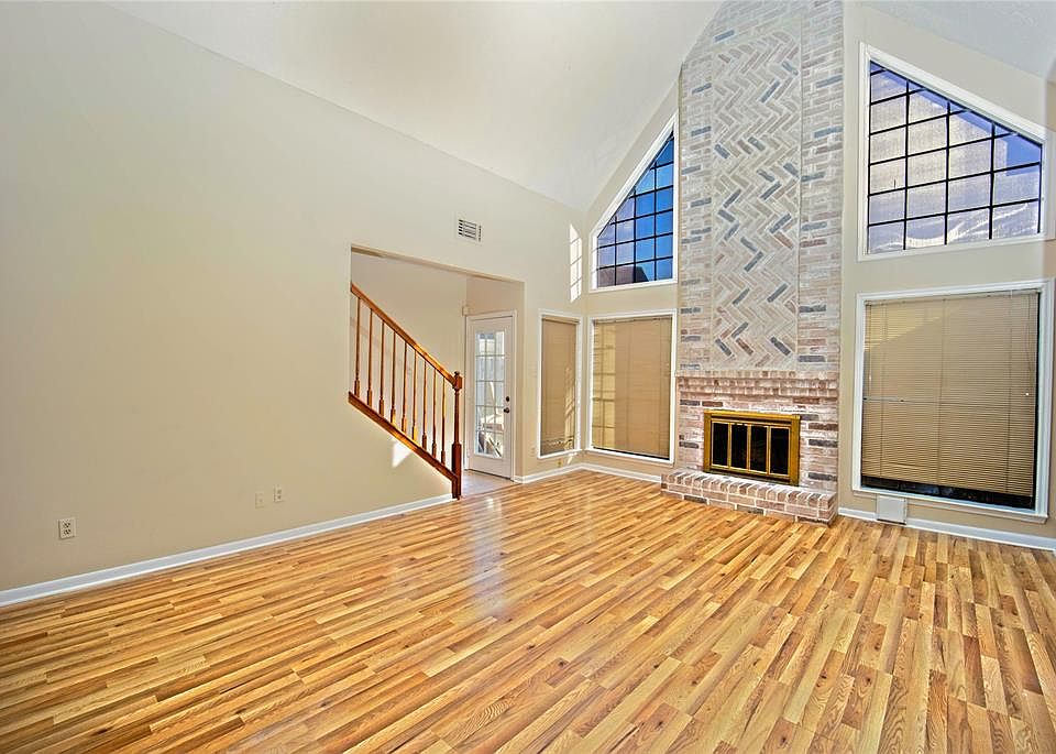 1st image of 2519 Carriage Ln