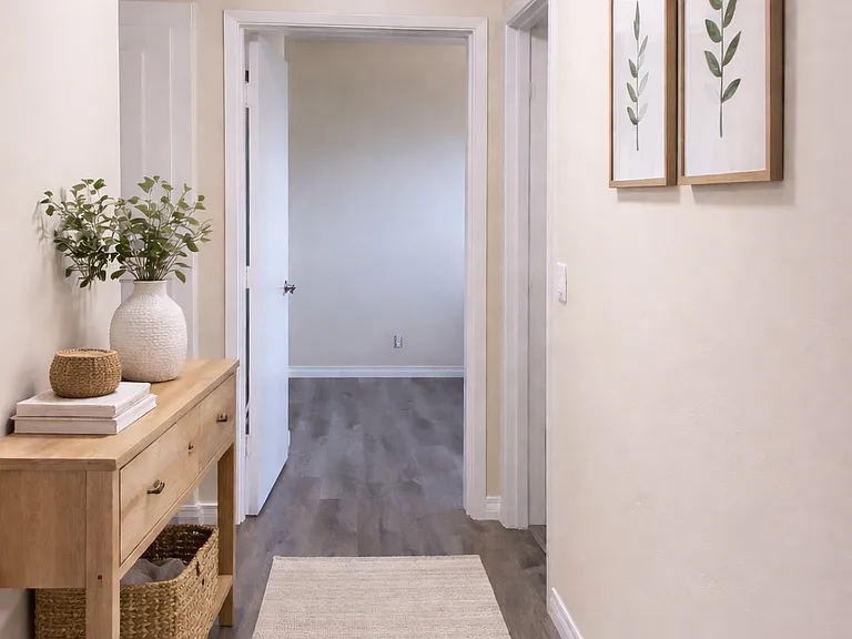 842 N Screenland Dr #C — Photo 5