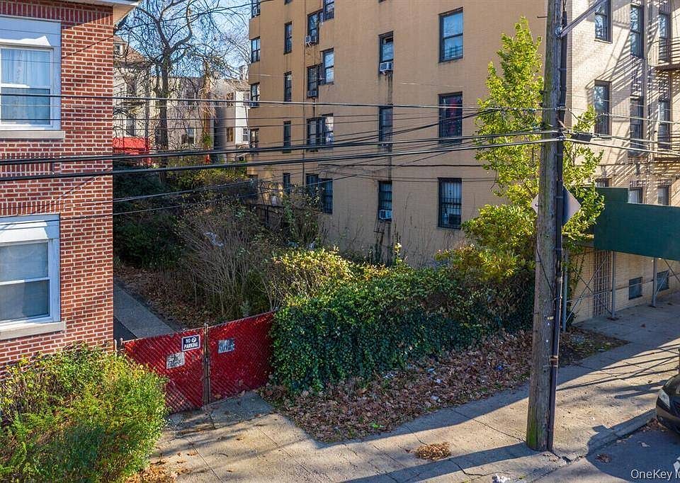 2nd image of 3754 Bronx Blvd
