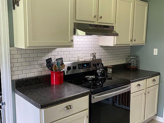 2nd image of 615 Peachtree Ln