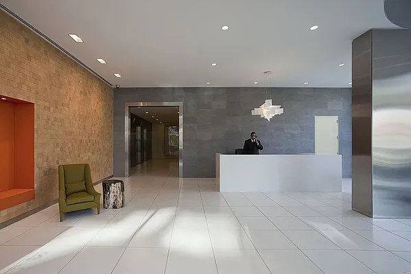 Sold by Warburg | media 9