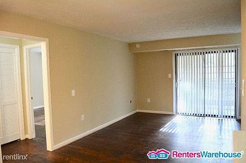 3rd image of 892 Windbrooke Dr