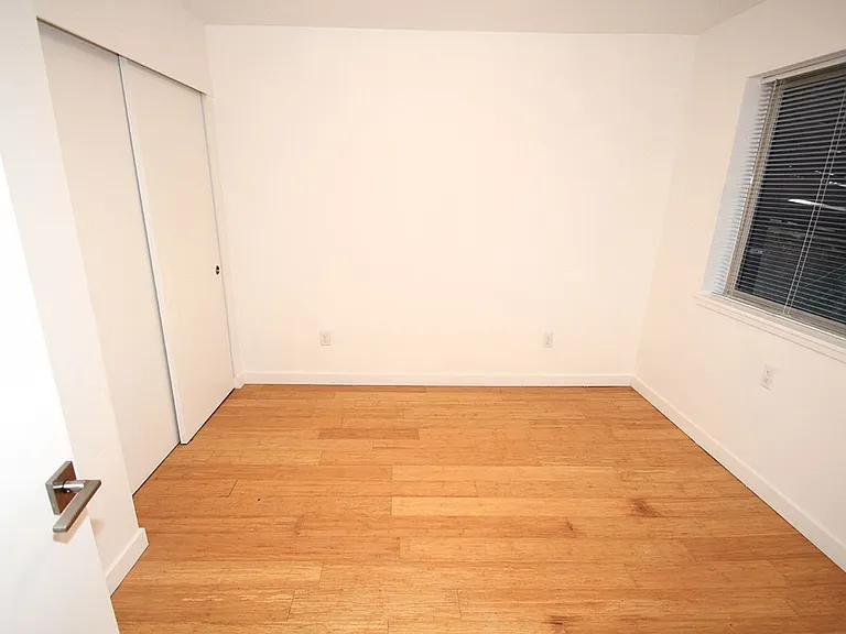 Ballard Flats Apartments — Photo 9