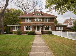 2318 W 4th St, Waterloo, IA 50701