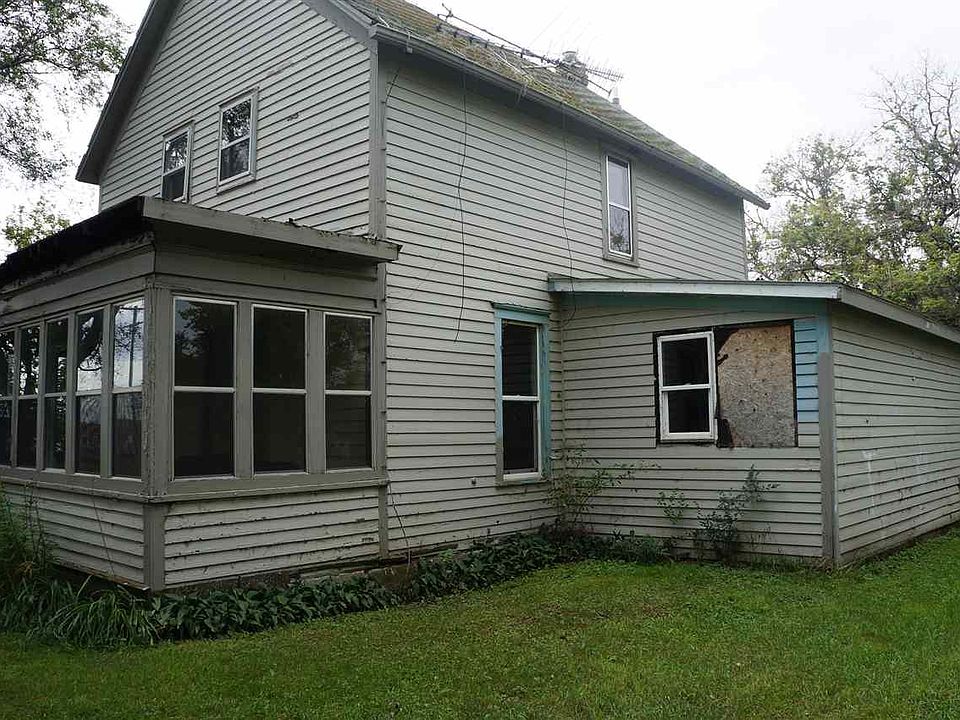 1st image of 407 Railway Ave