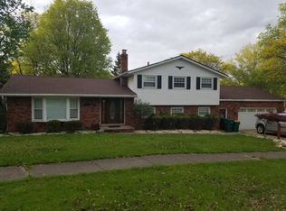 2907 Greenlawn Dr, Seven Hills, OH 44131