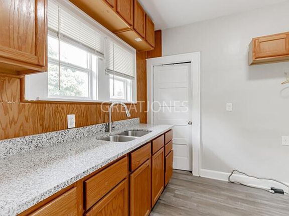 4th image of 848 Wallace Ave