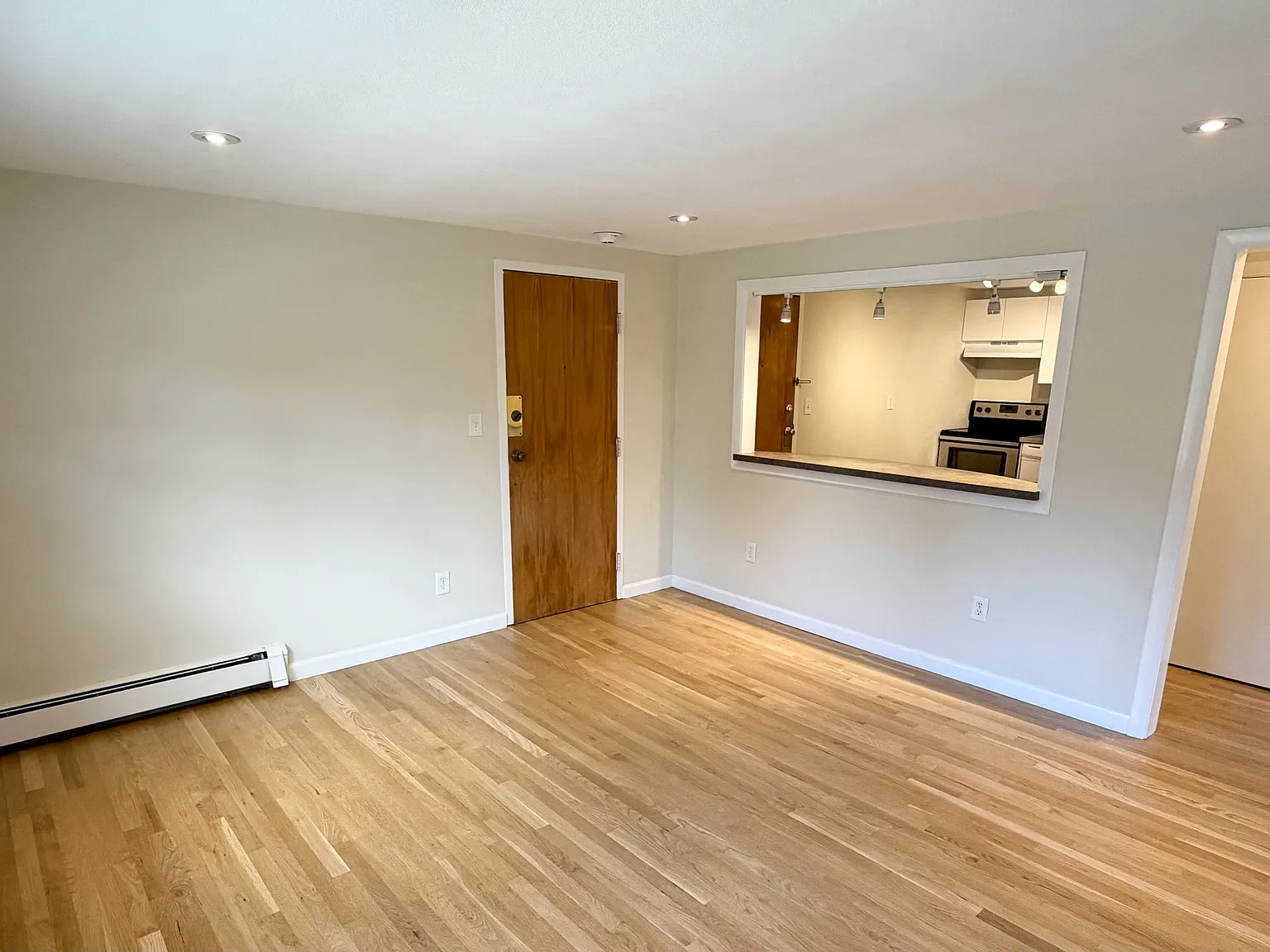 33 Mullin Ave — Photo 2