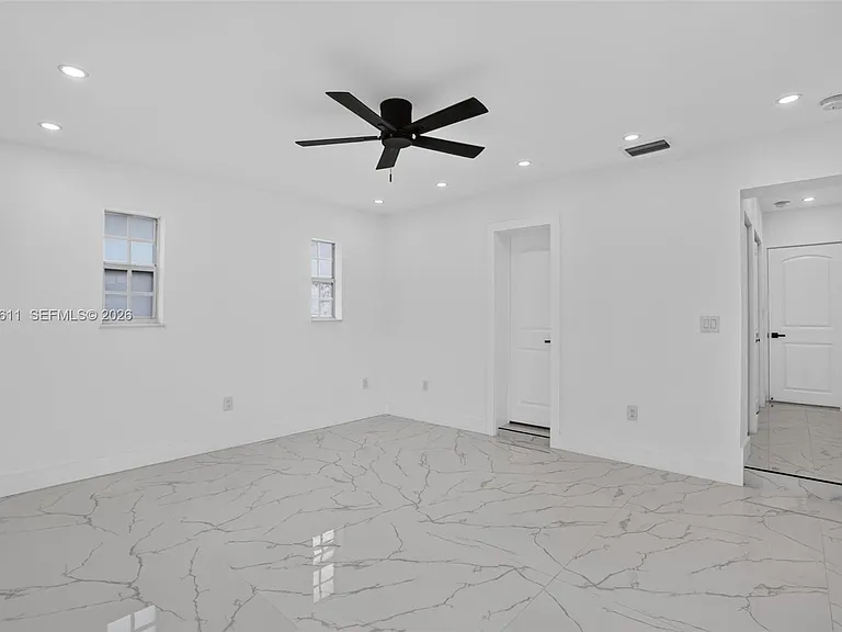 1920 SW 67th Ave — Photo 36