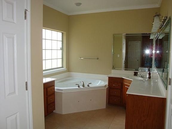 5th image of 209 Pebble Creek Cir