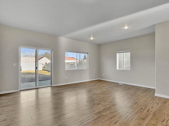 5th image of 2503 E Desmet Ave Unit 2505