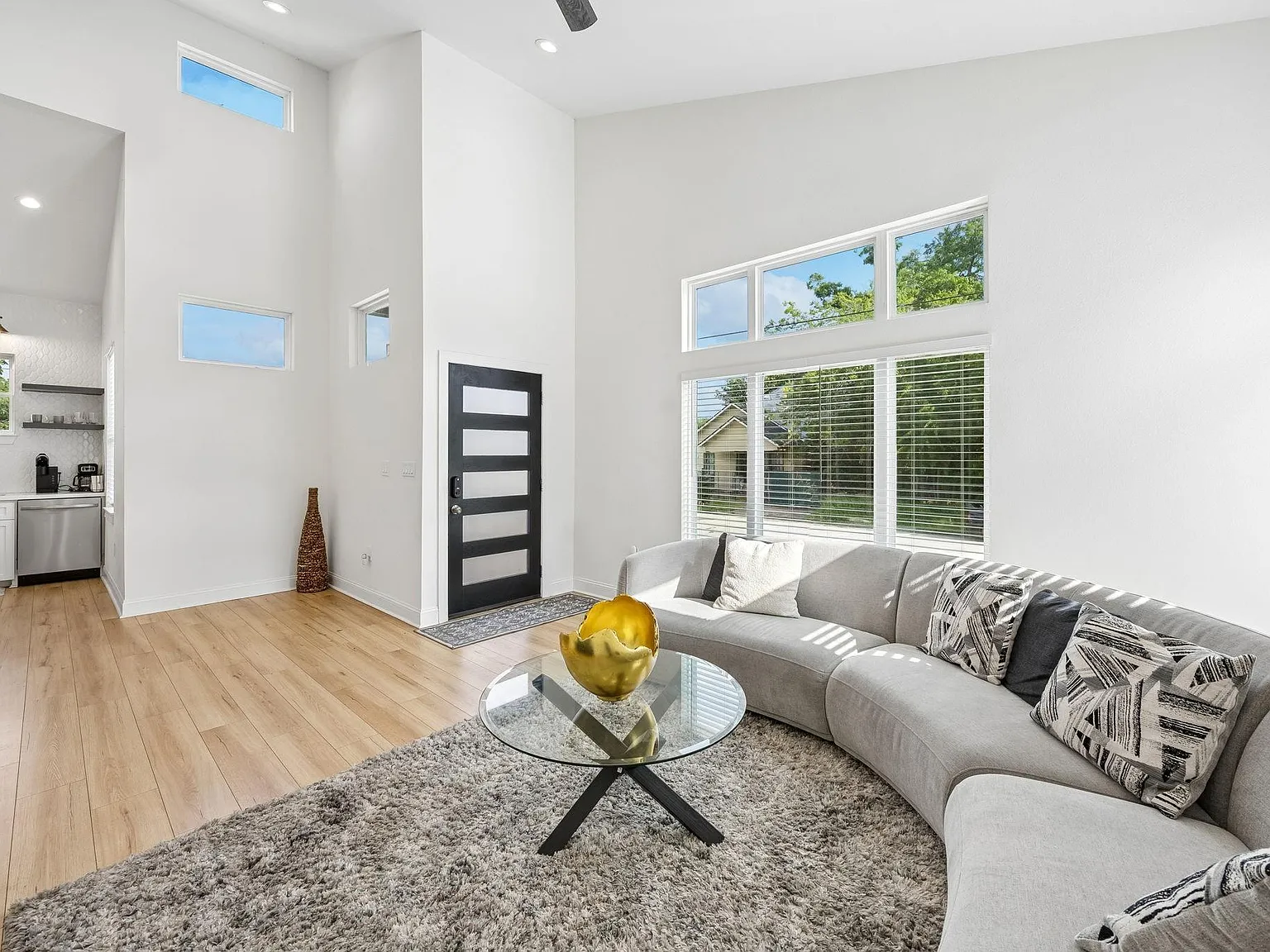 2 bed, 1.5 bath, 1194 sqft, $1,850 — Photo 4