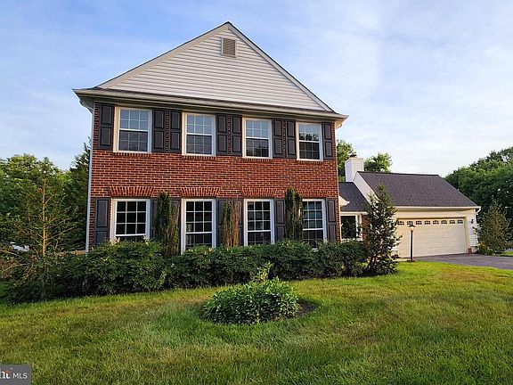 2nd image of 3401 Flint Hill Pl