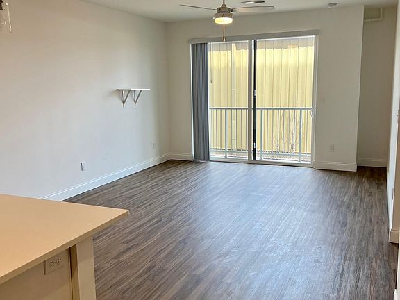 5th image of 231 Walton Ave #104