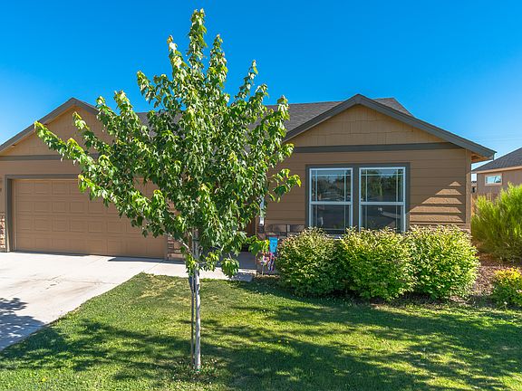 3rd image of 778 NW Green Forest Cir