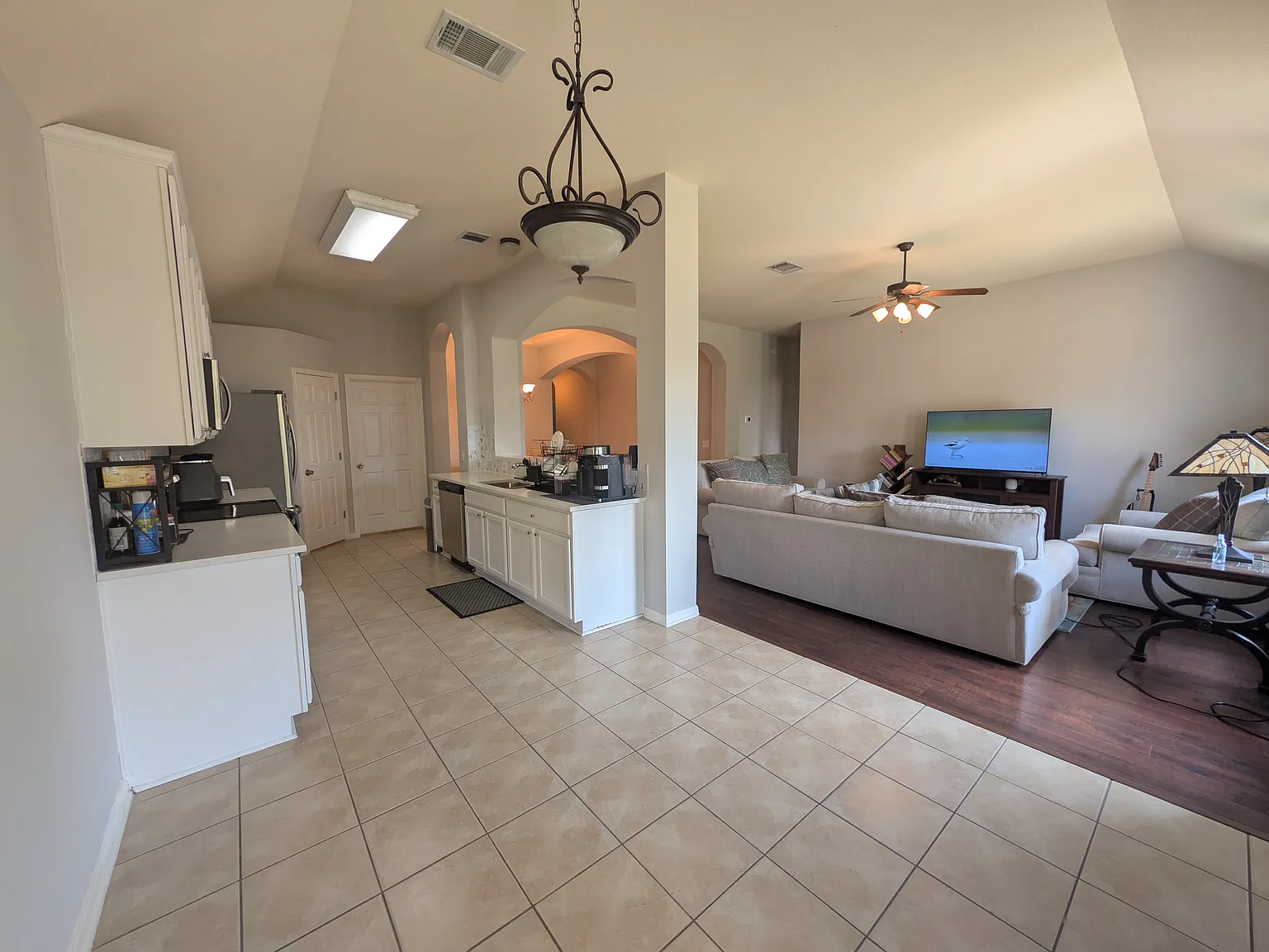 3 bed, 1705 sqft, $2,195 — Photo 4
