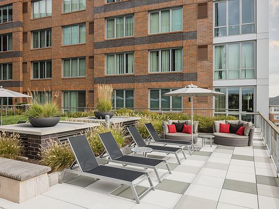 5th image of 11 Avenue At Port #1102