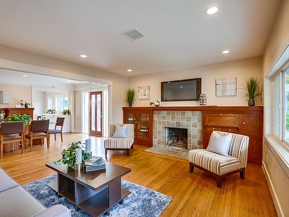 4th image of 2927 Bancroft St