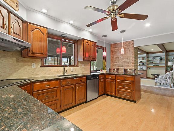 5th image of 4153 Chadbourne Dr