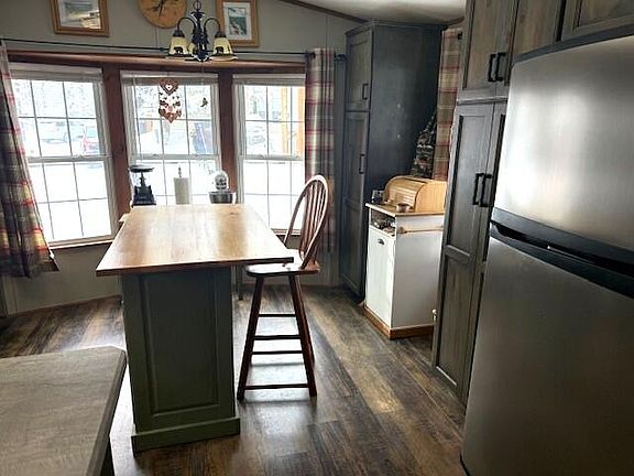 3rd image of 724 Whitetail Ln