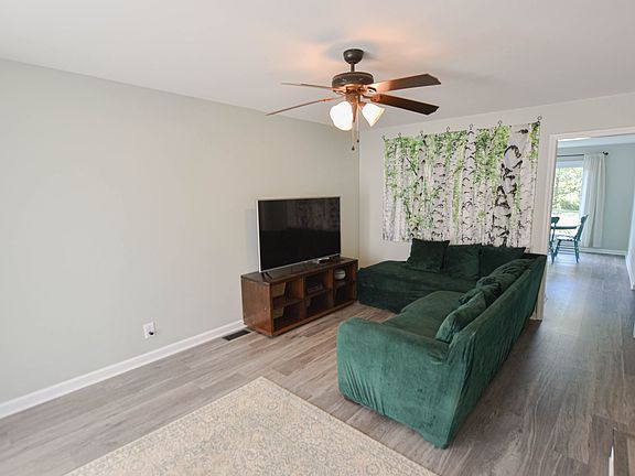 4th image of 2870 Chinquapin Ln