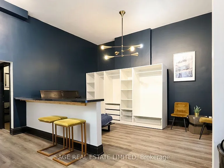 631 Queen St W #2 — Photo 3
