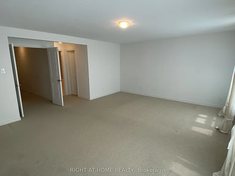 1119 Tischart Cres — Photo 17