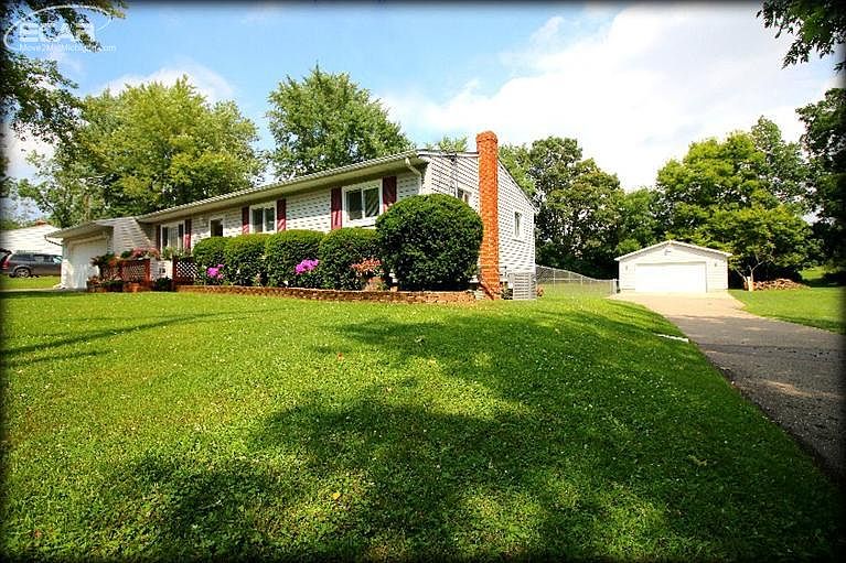 1st image of 5084 Tahquamenon Trl