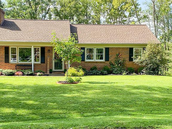 2nd image of 406 Robin Dr