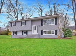 97 Freedman Ave, Nanuet, NY 10954