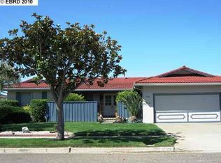 8083 Coach Dr, Oakland, CA 94605