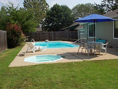 Backyard w/ pool 