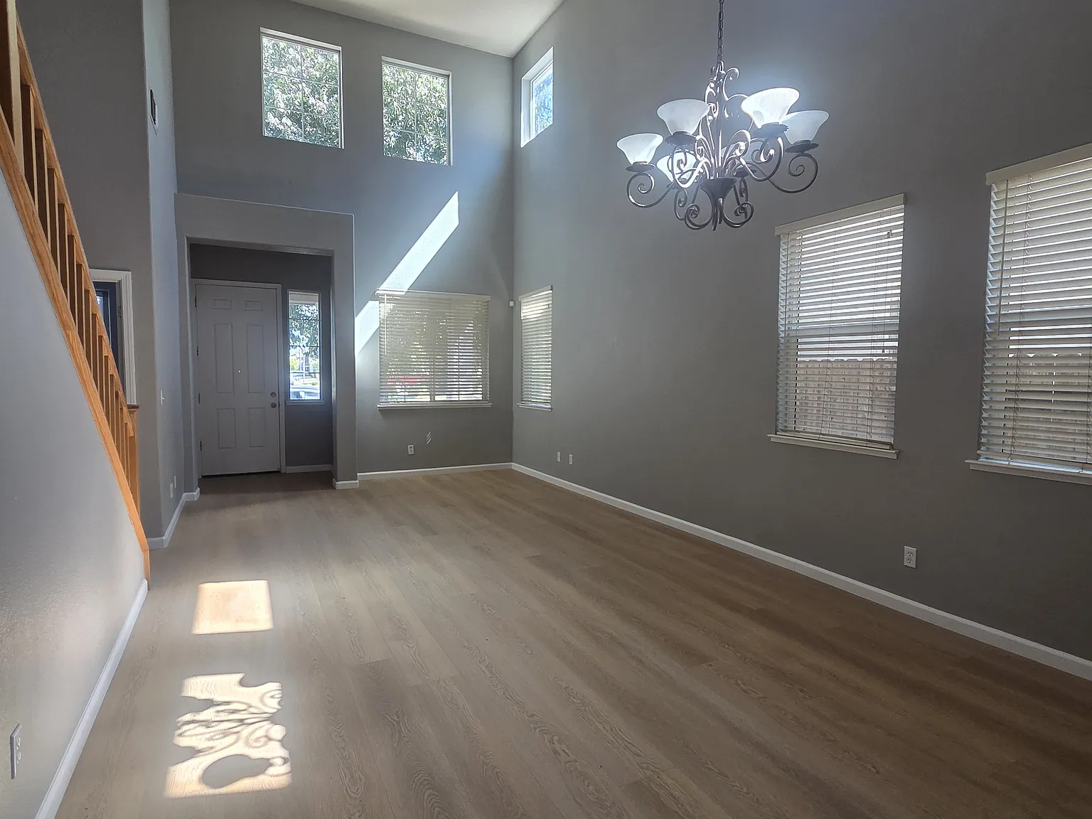 4 bed, 2395 sqft, $3,895 — Photo 4