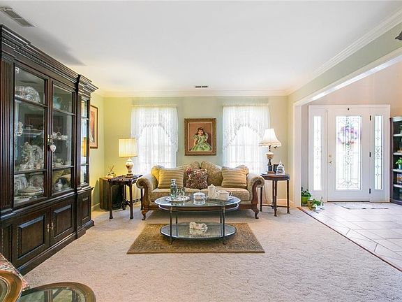 5th image of 409 Belton Pl