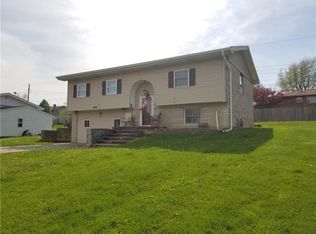831 Parkview Dr, Rushville, IN 46173