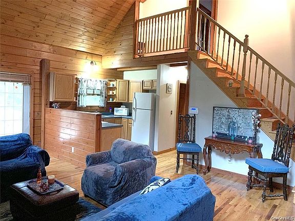 5th image of 25 Perron Dr