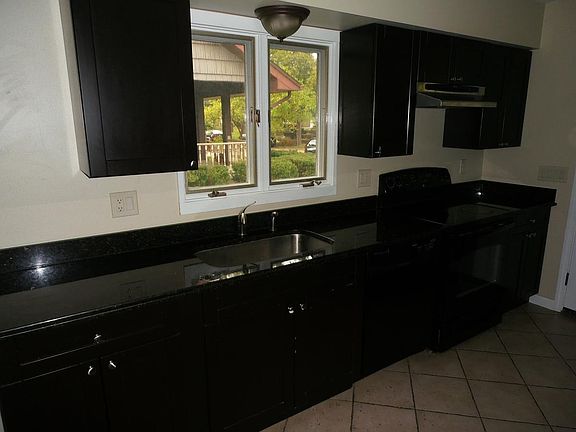 2nd image of 416 Oakdale St