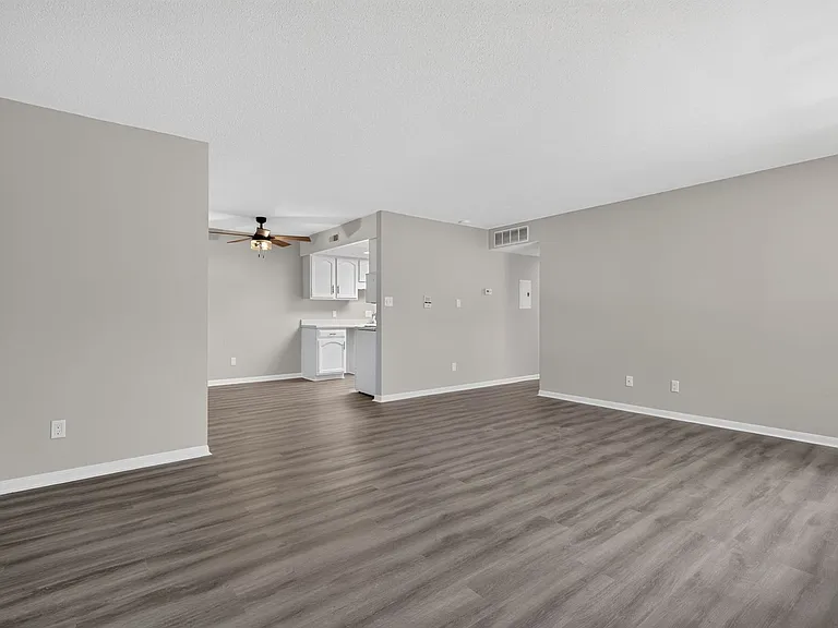 Kellogg Place Apartments — Photo 42