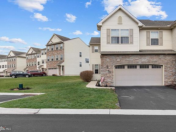 3rd image of 729 Westland Ct