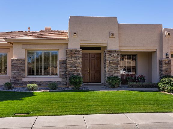 2nd image of 1406 N Vincent Cir