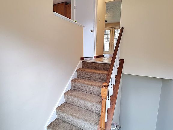 3rd image of 833 Blackberry St