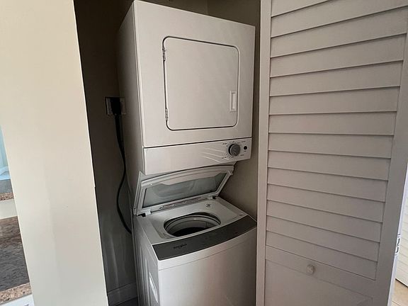3rd image of 925 Twin Lakes Dr #3-B