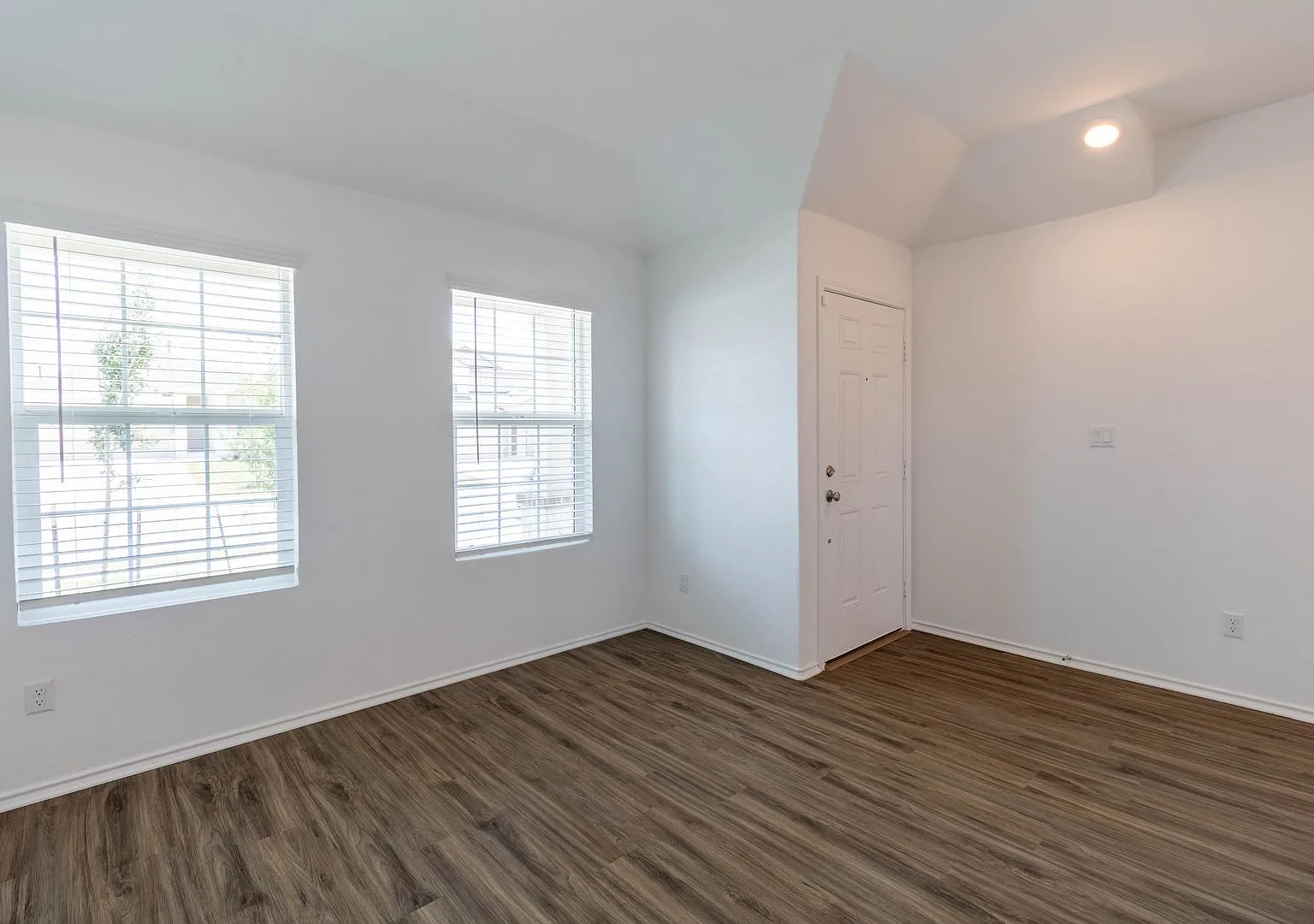 Stunning Newly Built 3 Bed/2 Bath Home in Round Rock! — Photo 4